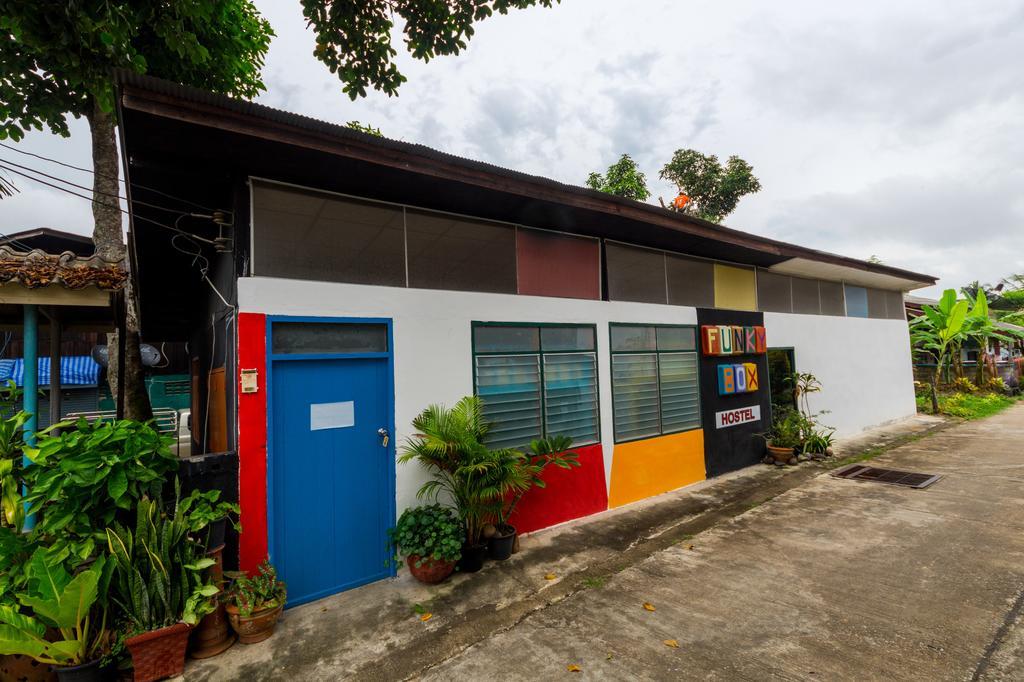 Funky Box Hostel Чианг Кхонг Номер фото