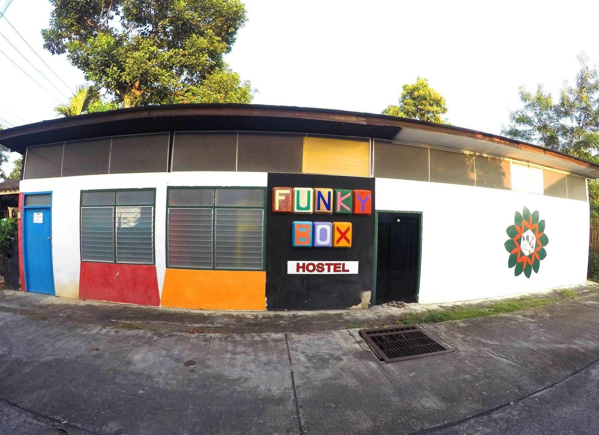 Funky Box Hostel Чианг Кхонг Экстерьер фото